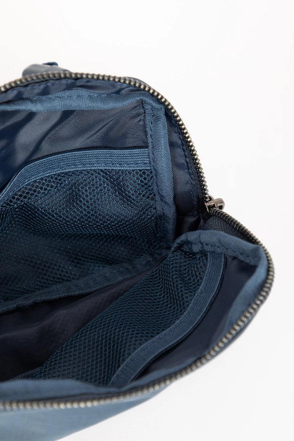 ESSENTIAL BELT BAG NAVY BLUE