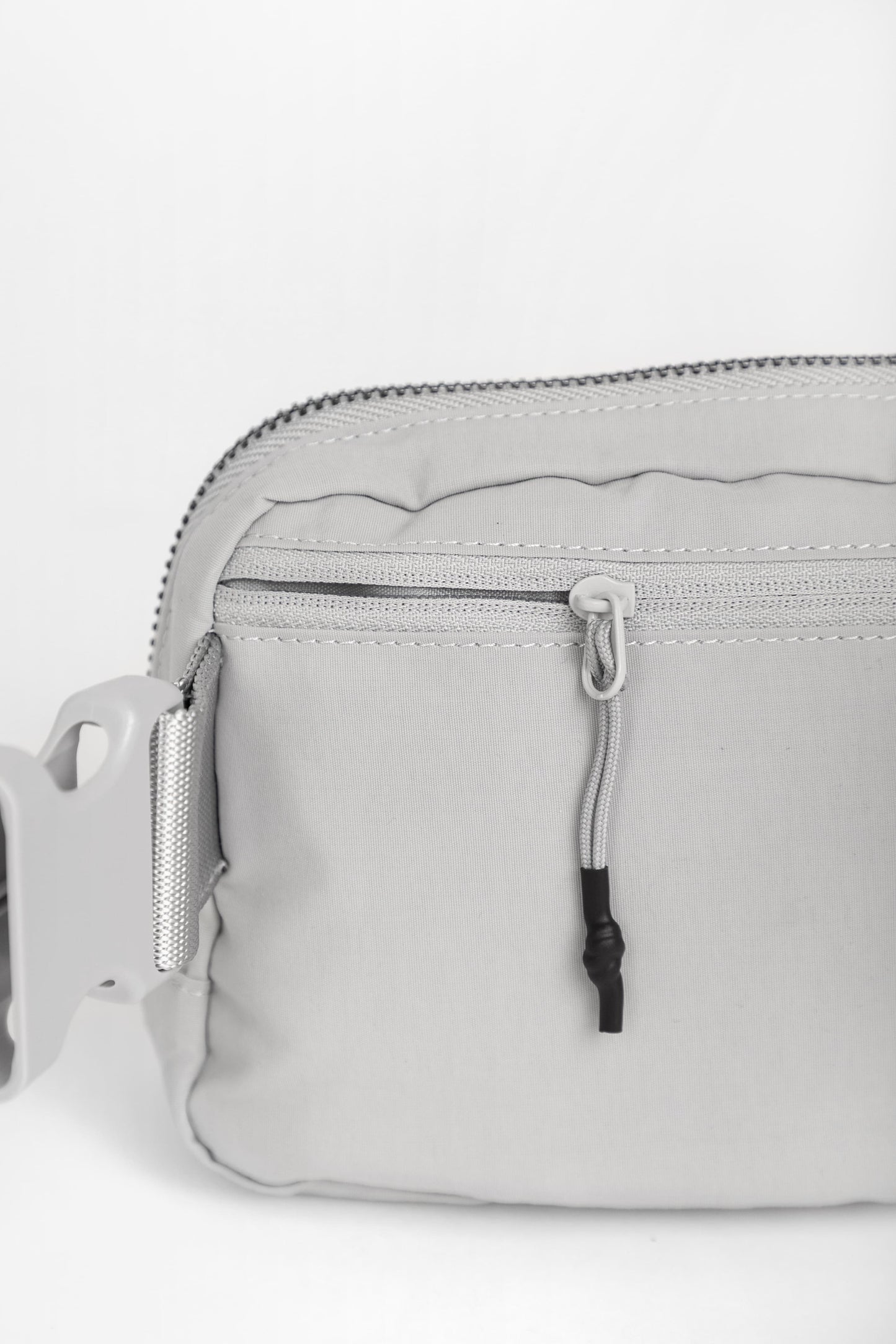 ESSENTIAL BELT BAG LIGHT GREY