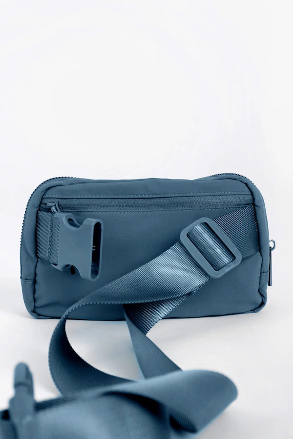 ESSENTIAL BELT BAG NAVY BLUE