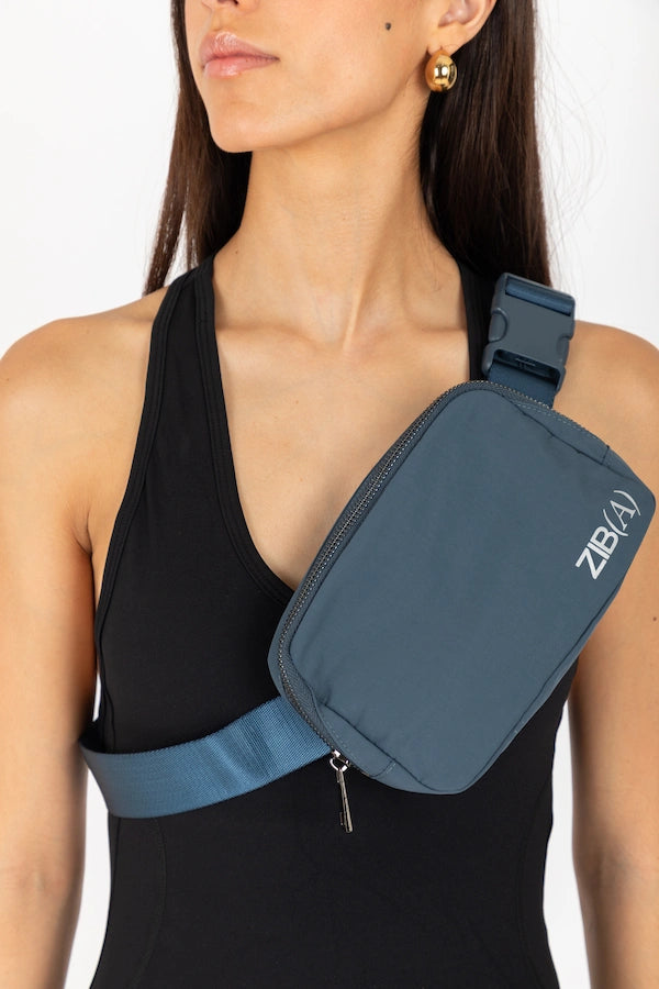 ESSENTIAL BELT BAG NAVY BLUE