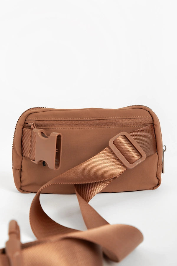 ESSENTIAL BELT BAG BROWN